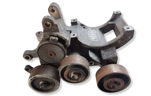 Toyota Land Cruiser (J120) A/C compressor mount bracket JT04