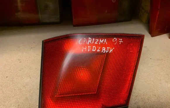 Mitsubishi Carisma Tailgate rear/tail lights MB952168