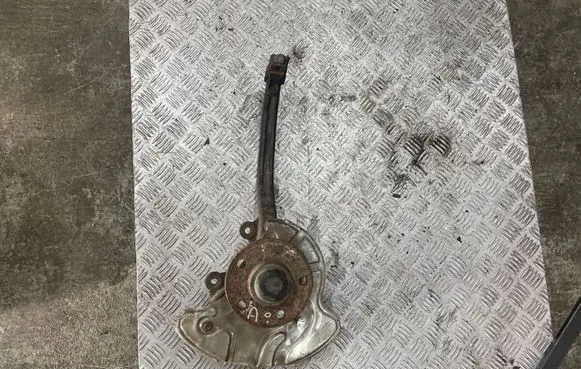 Chrysler 300 - 300C Front wheel hub 04782704