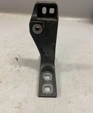 Audi Q7 4M Front bumper mounting bracket 4M0807333
