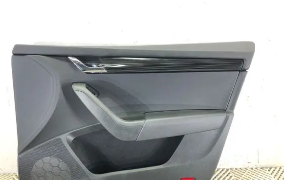 Skoda Octavia Mk3 (5E) Front door card panel trim