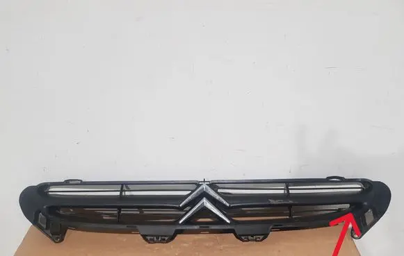Citroen Saxo Quarter panel pressure vent 96019