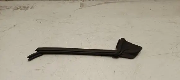BMW i4 Rear side glass trim 7482955