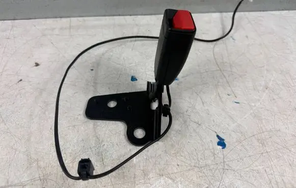 Citroen DS5 Rear seatbelt buckle 