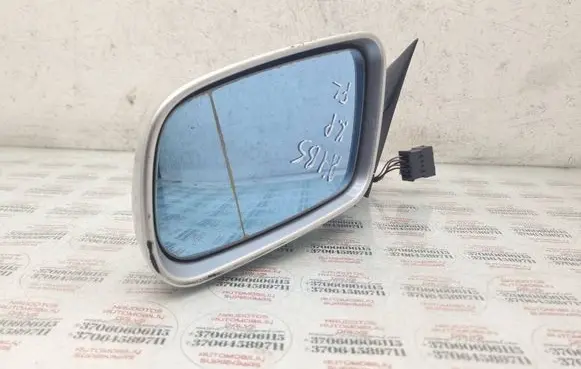 Audi A4 S4 B5 8D Front door electric wing mirror 8D0857543