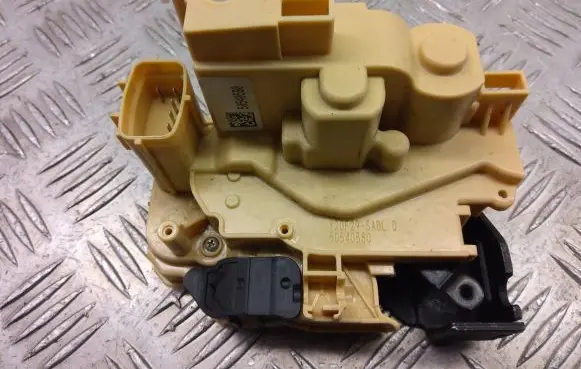 Alfa Romeo Stelvio Front door lock 50540580