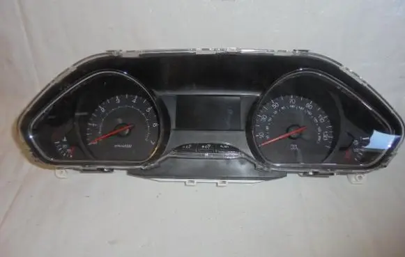 Peugeot 208 Speedometer (instrument cluster) 9674679580