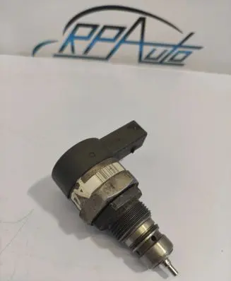Audi A8 S8 D3 4E Fuel pressure regulator 057130764F 13797832 0281002854