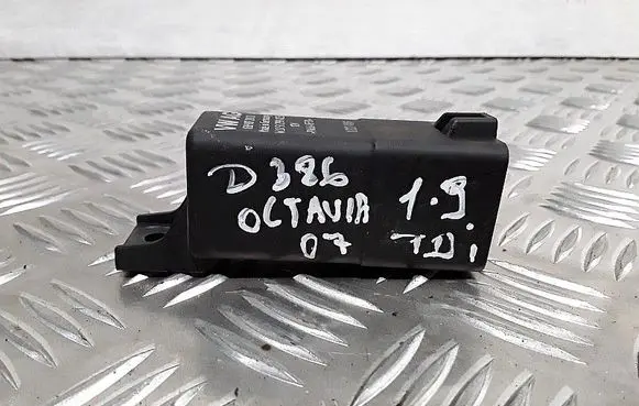 Glow plug pre-heat relay