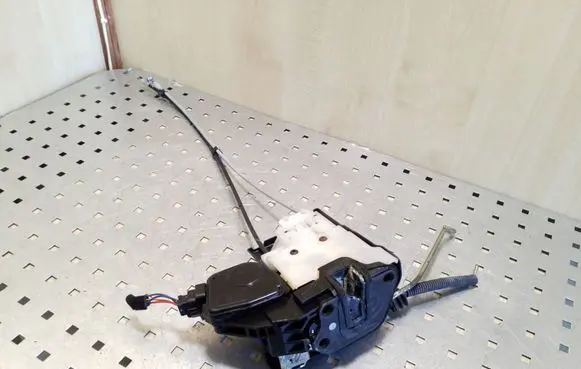KIA Sportage Front door lock 813201F010