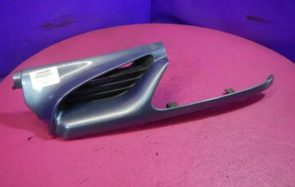 Renault Scenic I Front bumper upper radiator grill 7700834200