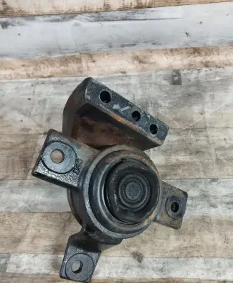 Hyundai Santa Fe Engine mount bracket