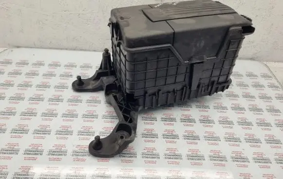 Volkswagen PASSAT CC Battery box tray 1K0915333