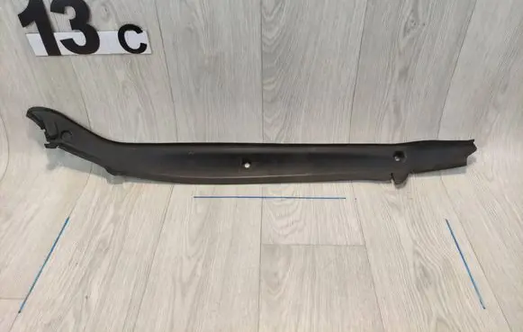 Volkswagen Touareg III Front arch trim 760621111A