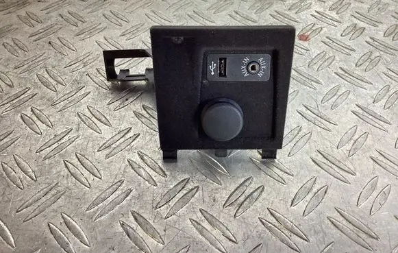 BMW 6 F06 Gran coupe AUX in-socket connector 51169241620 84109237653