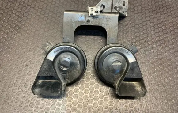 Audi A6 S6 C6 4F Horn signal 4F0951229