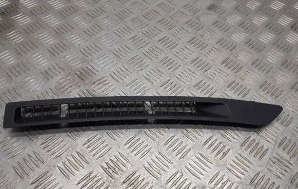 Infiniti Q70 Y51 Dash center air vent grill