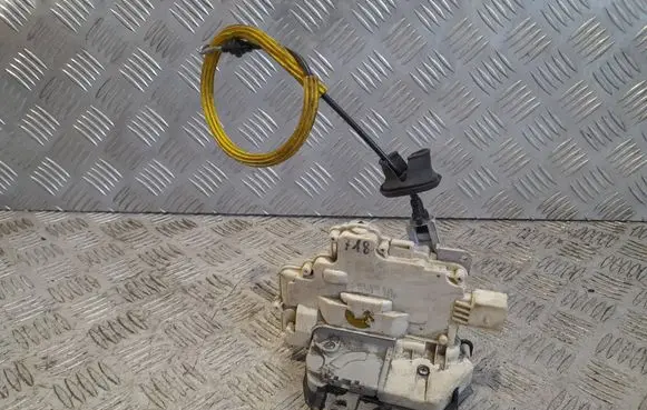 Audi A6 S6 C6 4F Rear door lock 4F0839016