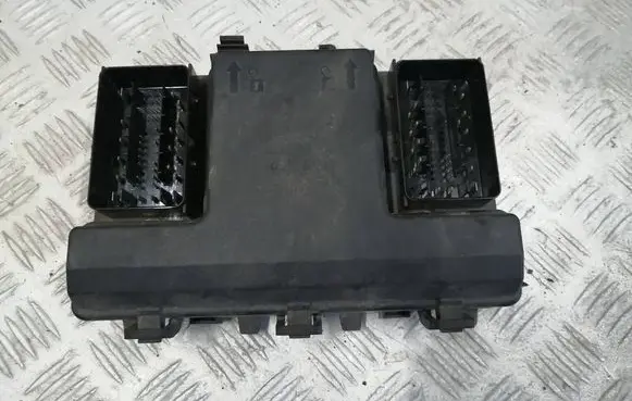 Ford Mondeo MK V Fuse module FG9T14A067EB 09031476