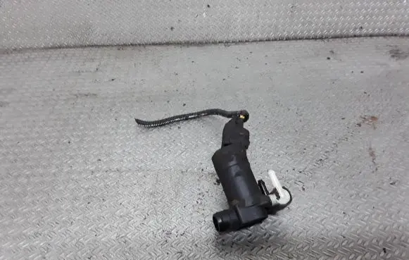 Volvo XC90 Windscreen/windshield washer pump