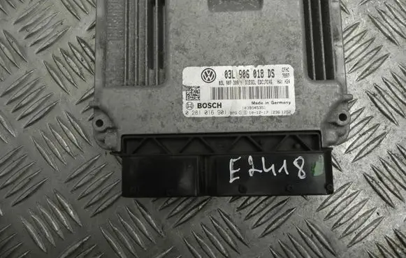 Volkswagen Touran II Engine control unit/module 03L906018DS