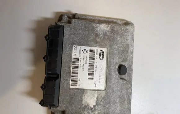 Renault Trafic II (X83) Engine control unit/module 310320047R
