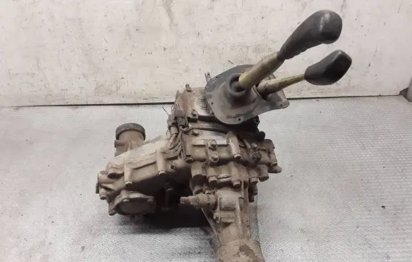 Mitsubishi Pajero Gearbox transfer box case 
