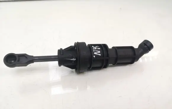 Mitsubishi ASX Clutch master cylinder MN100486