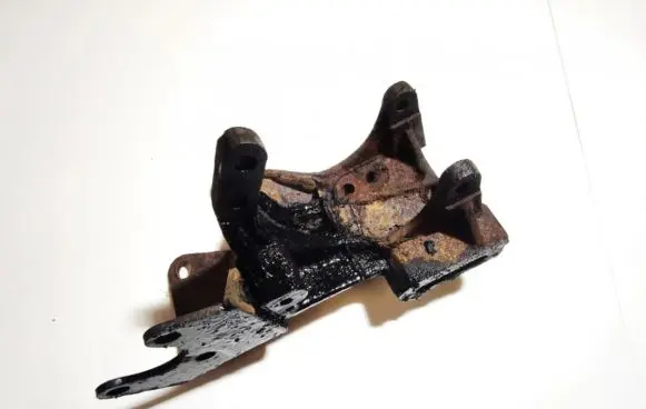 Suzuki Baleno EG Engine mounting bracket