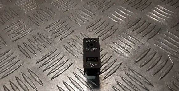 BMW 3 F30 F35 F31 USB socket connector 84109229246 9229246