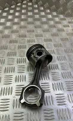 KIA Sportage Piston with connecting rod