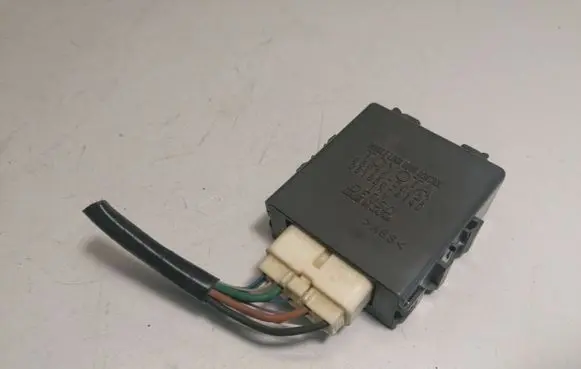 Toyota Avensis T270 Door control unit/module 8597020020