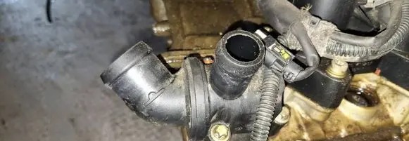 Mercedes-Benz B W245 Engine coolant pipe/hose