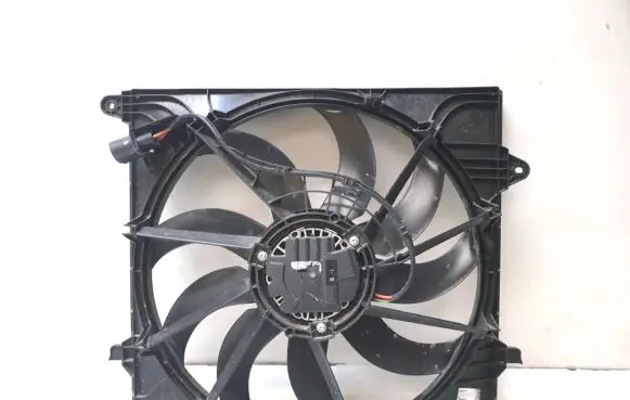 Hyundai Santa Fe Radiator cooling fan shroud