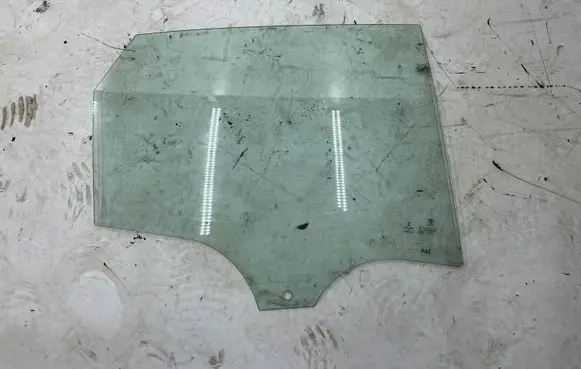 BMW 2 F45 Rear door window glass E000137