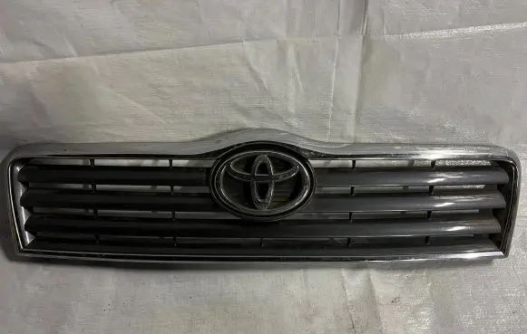 Toyota Avensis T220 Front bumper upper radiator grill 5311405060