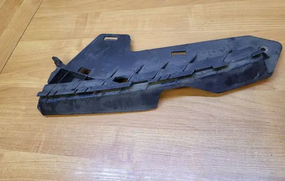 Headlight/headlamp mounting bracket