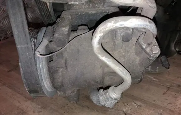 Renault Kangoo I Air conditioning (A/C) compressor (pump) 7700111235