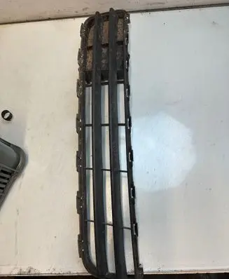 Suzuki Swift I Front bumper lower grill 213