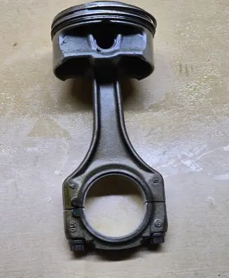 BMW M5 Piston with connecting rod 7840922