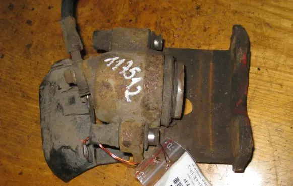 Volkswagen Polo III 6N 6N2 6NF Front brake caliper