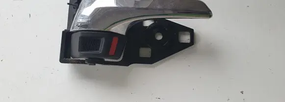 Toyota RAV 4 (XA40) Rear door interior handle