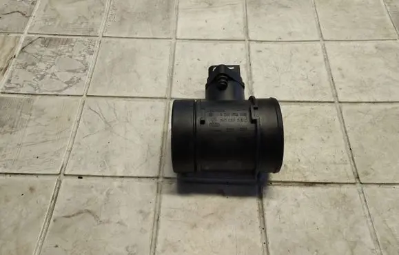 Audi A8 S8 D2 4D Mass air flow meter 0281002435 057906461C