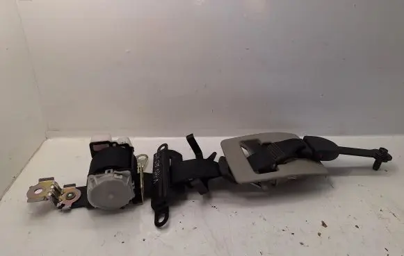 Toyota Corolla Verso AR10 Middle seatbelt (rear) 733500F010C0 731370F010B0