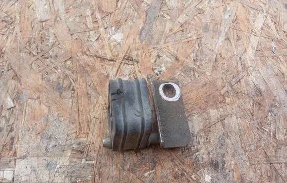 BMW 1 E81 E87 Muffler mount bracket/holder 