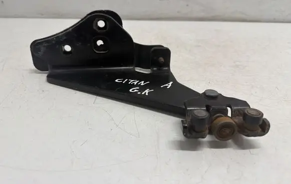 Mercedes-Benz Citan W415 Sliding door lower roller guide/hinge 497763F