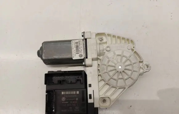 Volkswagen PASSAT B6 Front door window regulator motor F005S00296 1K0959792L 974629103