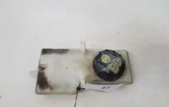 Brake fluid reservoir