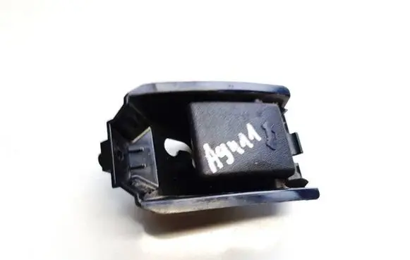 Suzuki Grand Vitara II Engine bonnet (hood) release handle