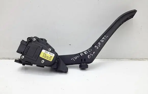 Volkswagen Touareg I Accelerator throttle pedal 7l0723507d